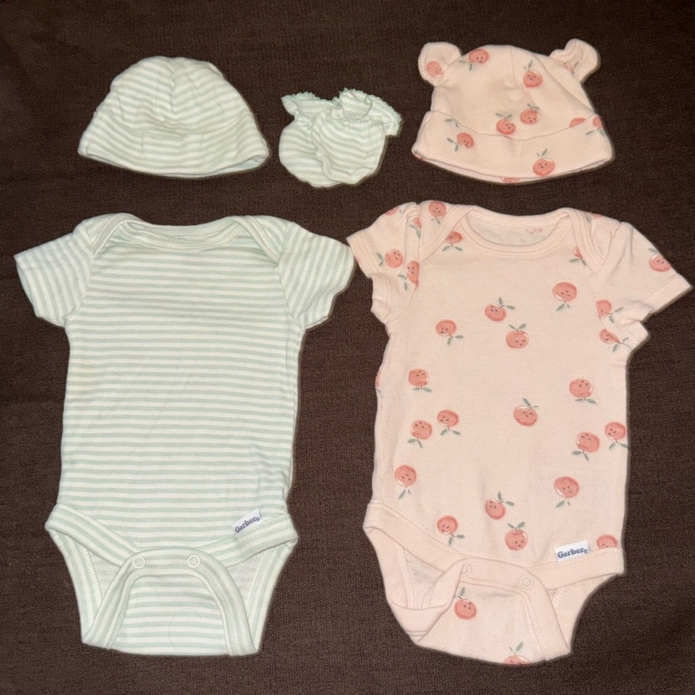 Gerber Onesies Size Newborn Set of 2
